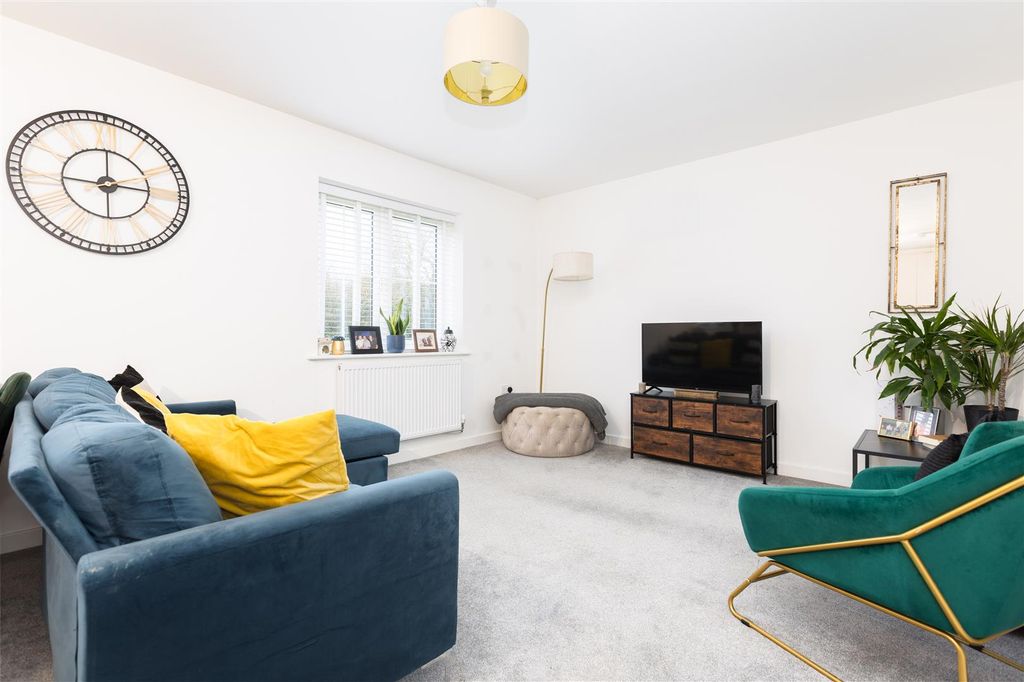 Property photo 2 of 16 Lounge