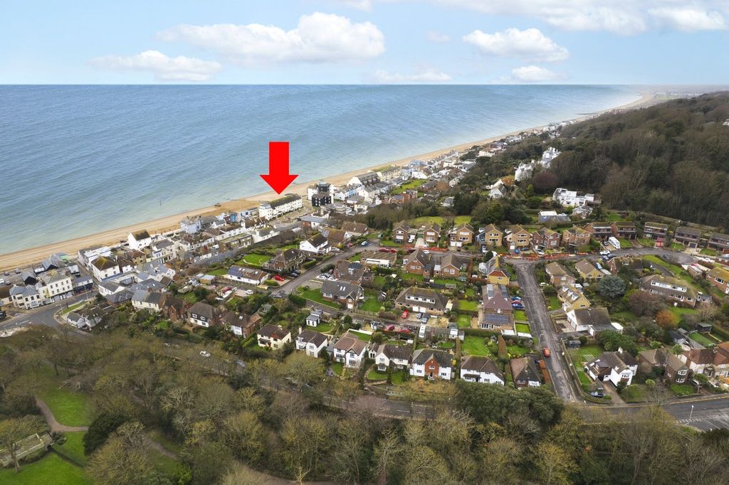 Property photo 2 of 23 Sandgate