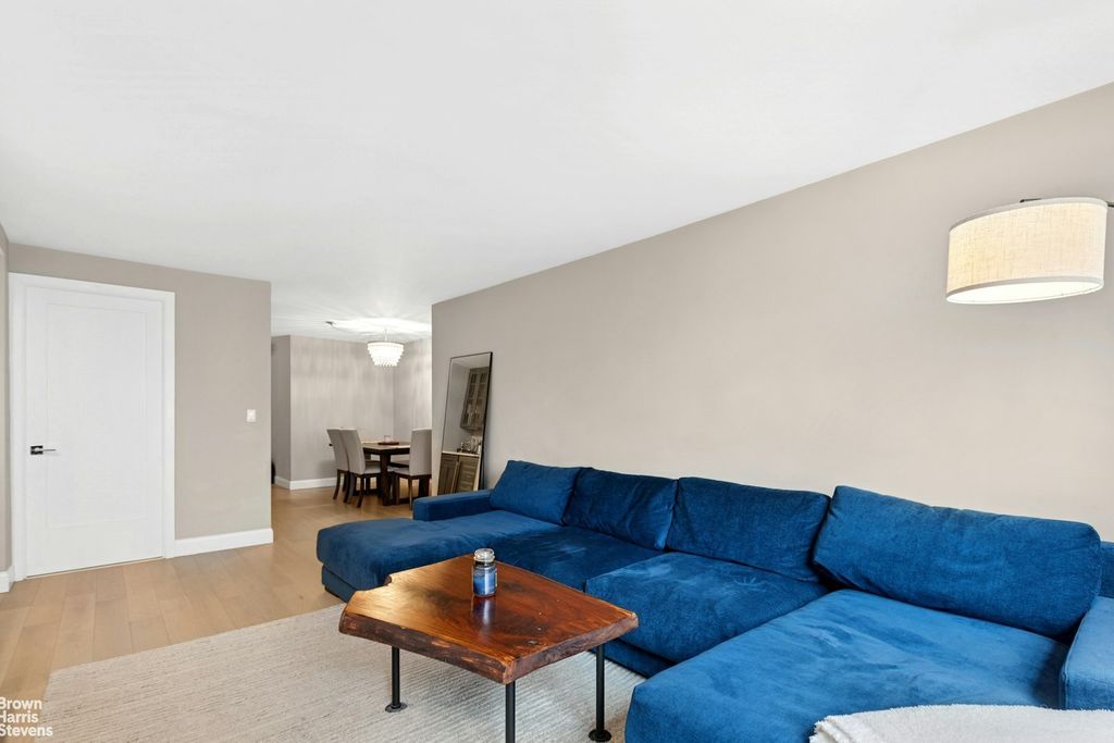 Property photo 3 of 12 <Alttext/>