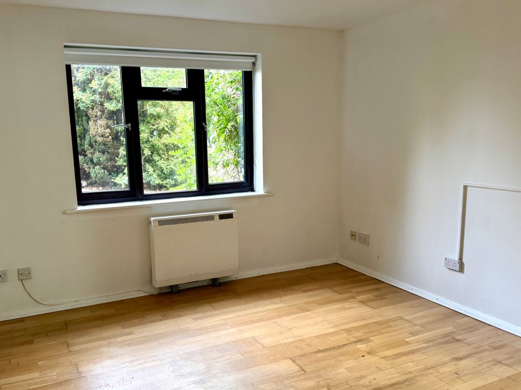 Property photo 3 of 6 Studio Room