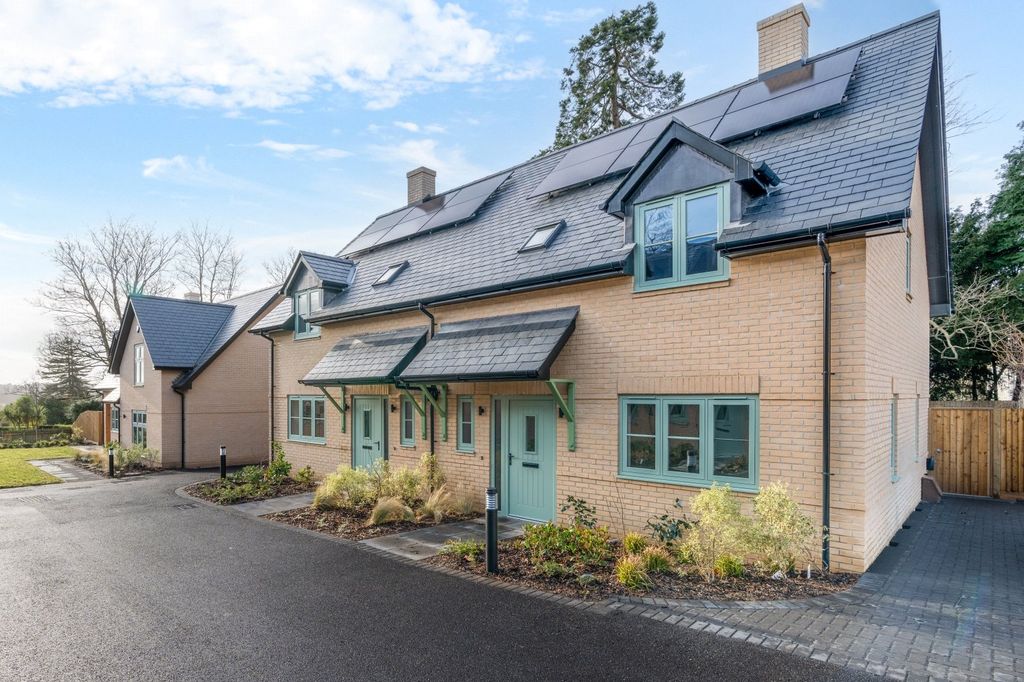 Property photo 2 of 11 External
