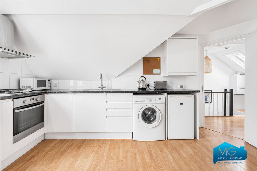 Property photo 2 of 17 Picture No. 18