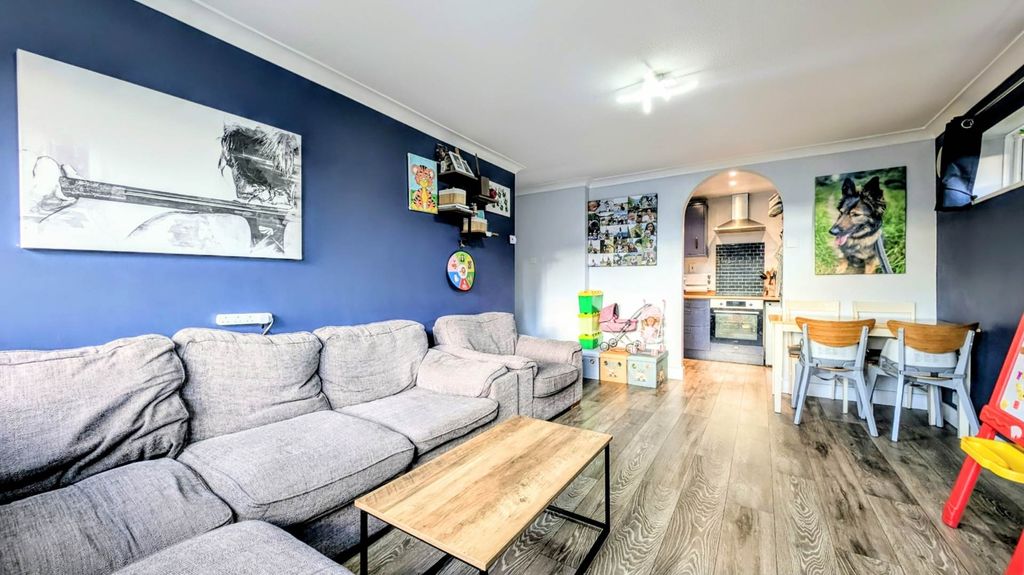 Property photo 2 of 9