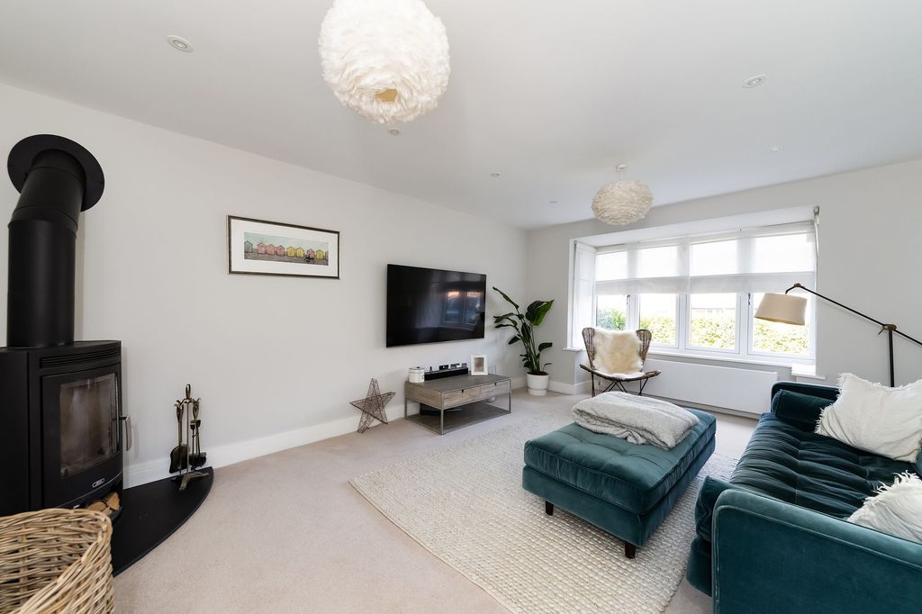 Property photo 3 of 31