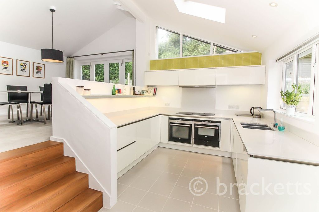 Property photo 1 of 31