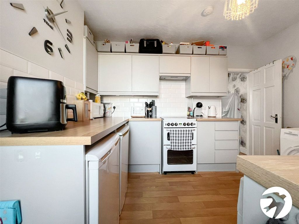 Property photo 2 of 11 Kitchen