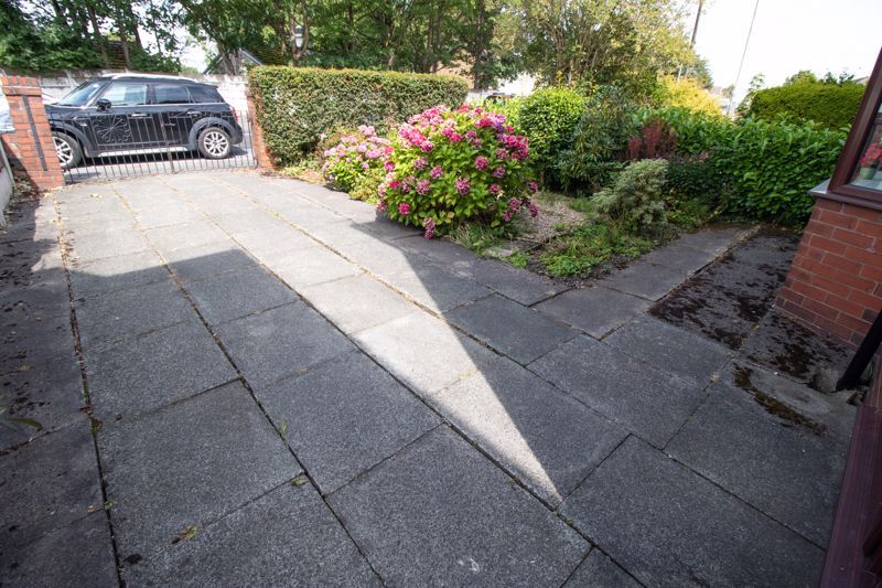 Property photo 2 of 16 Front Driveway/Garden