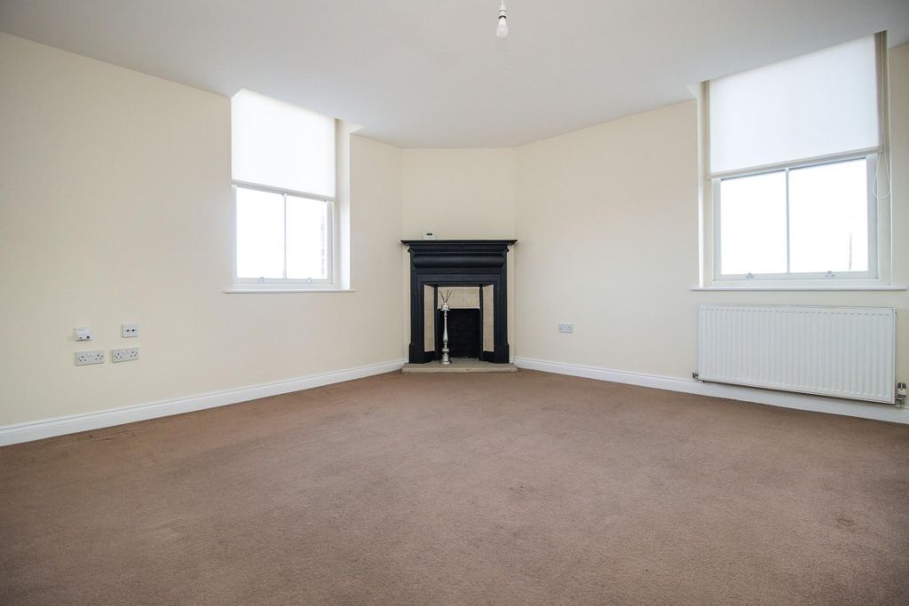 Property photo 2 of 11 Living Room