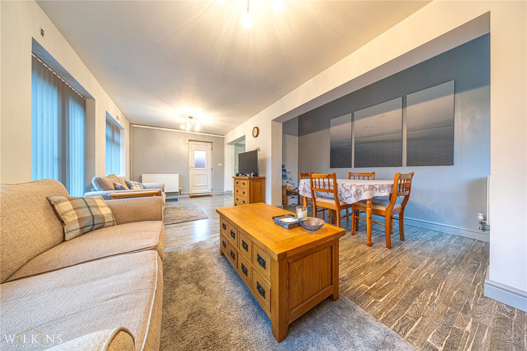 Property photo 3 of 32 Picture No. 11