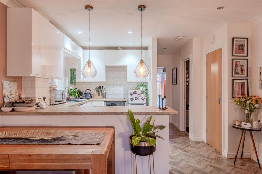 Property photo 3 of 14 Kitchen
