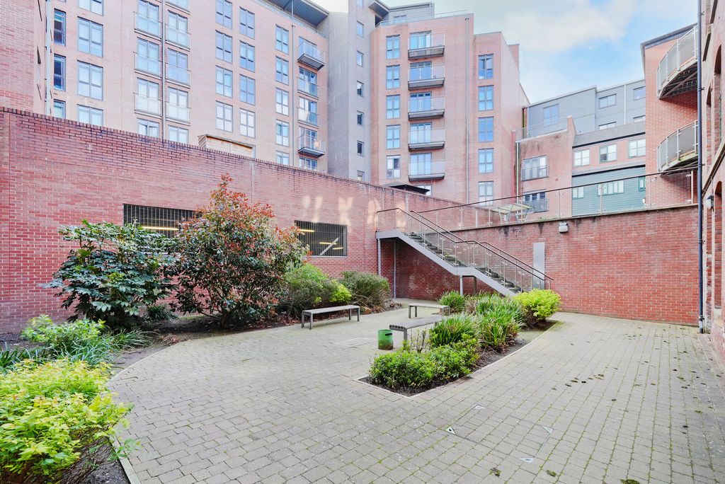 Property photo 3 of 16 Courtyard