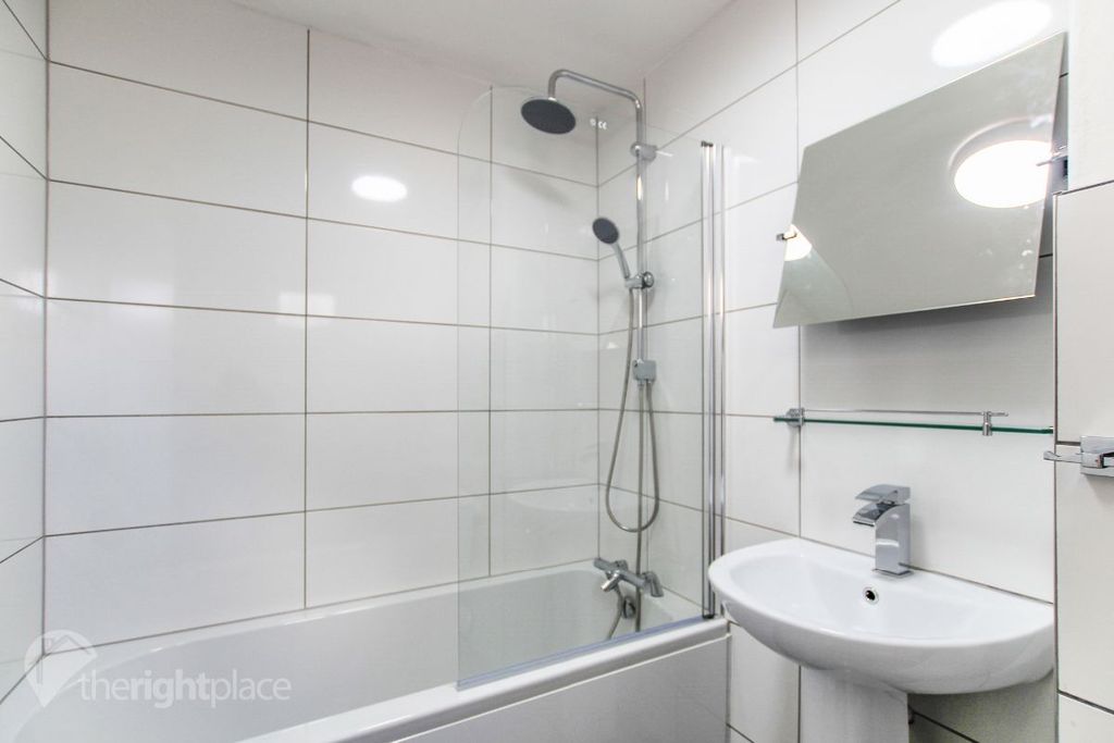 Property photo 2 of 7 Bathroom With Shower Over Bath