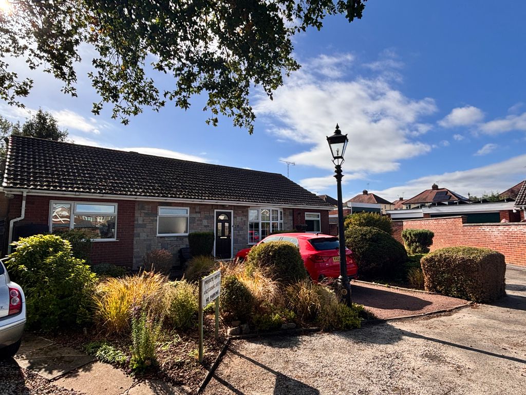 Property photo 1 of 10 Three Bed Detached Bungalow