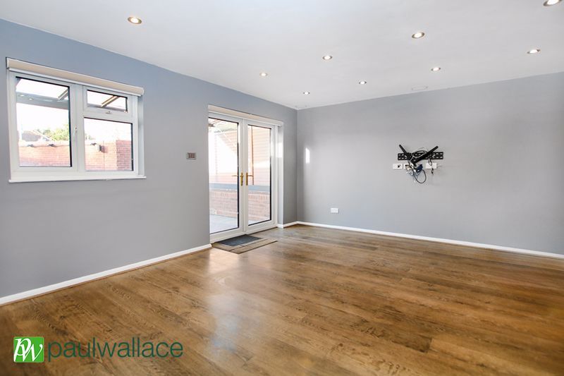 Property photo 2 of 12 Lounge