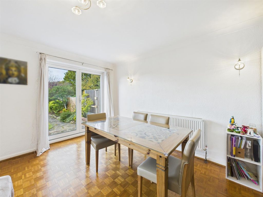 Property photo 3 of 14 Cam05080G0-Pr0214-Still019.Jpg