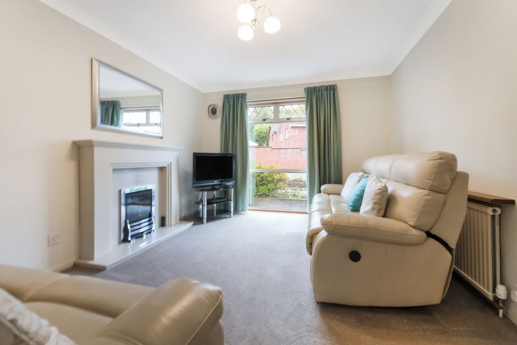 Property photo 2 of 15 Lounge