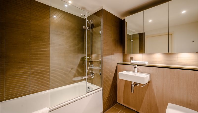 Property photo 3 of 10 Bathroom