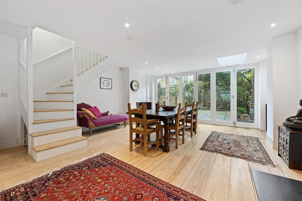 Property photo 3 of 15 Westwick Gardens