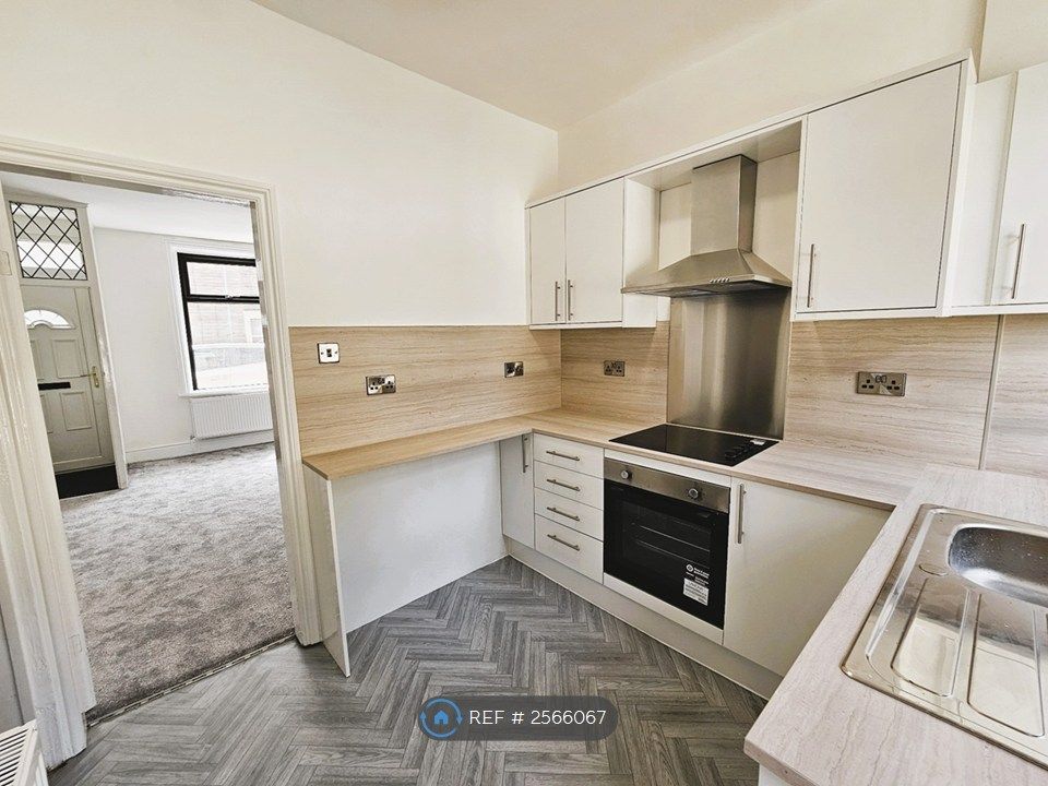 Property photo 1 of 9 Kitchen