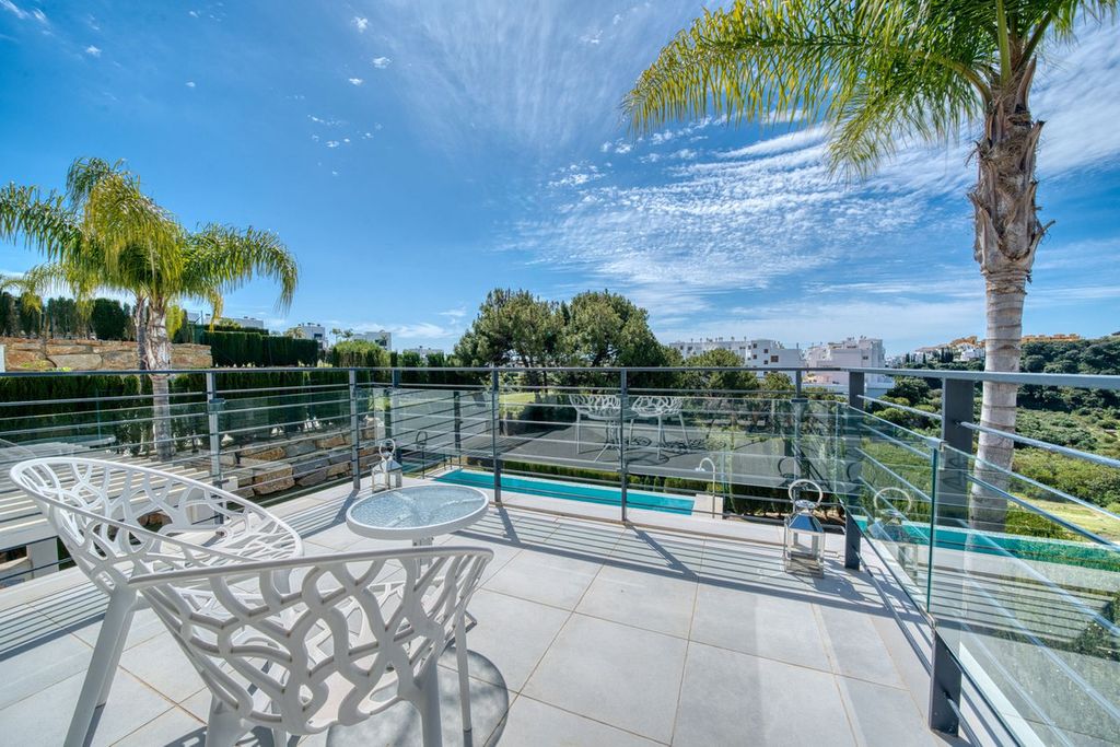 Property photo 3 of 49