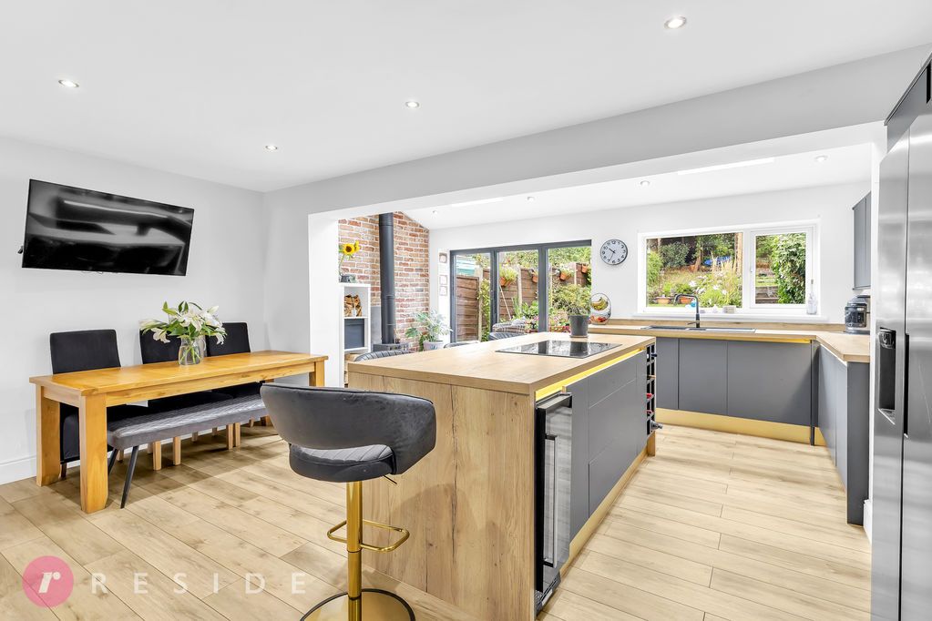 Property photo 2 of 22 Breakfast Kitchen