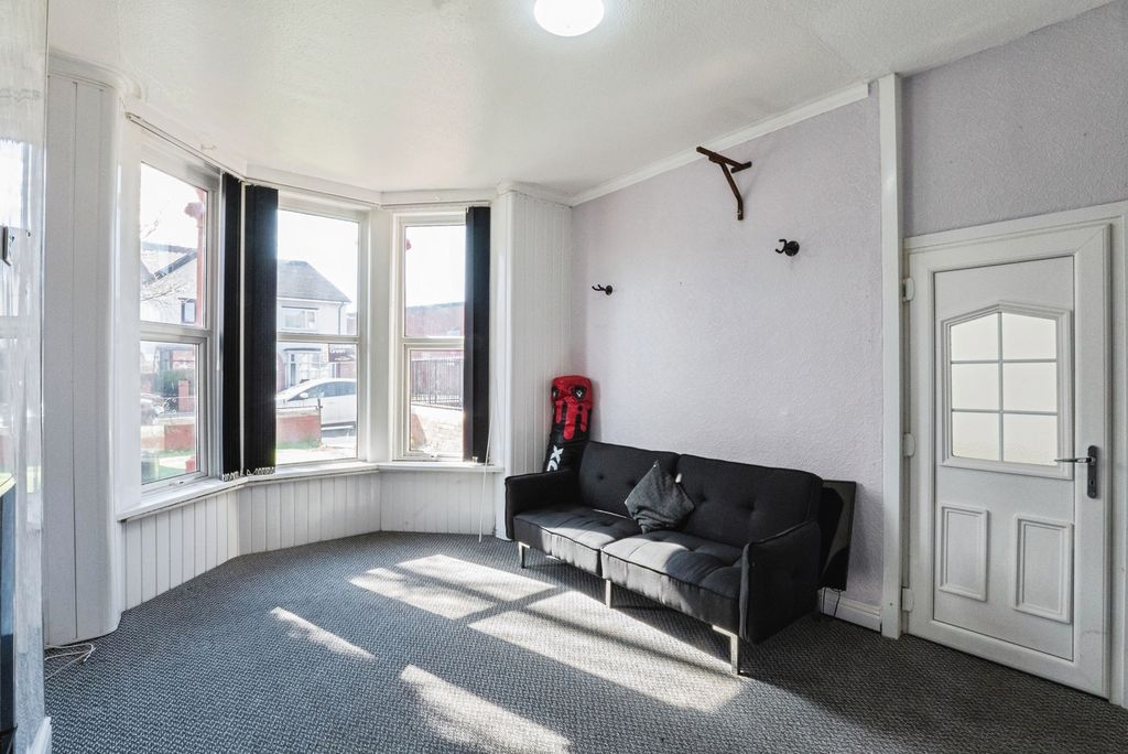 Property photo 2 of 18 Pbox-Img.Jpg