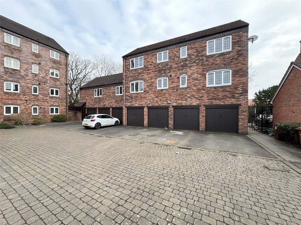 Property photo 1 of 10 Frontage