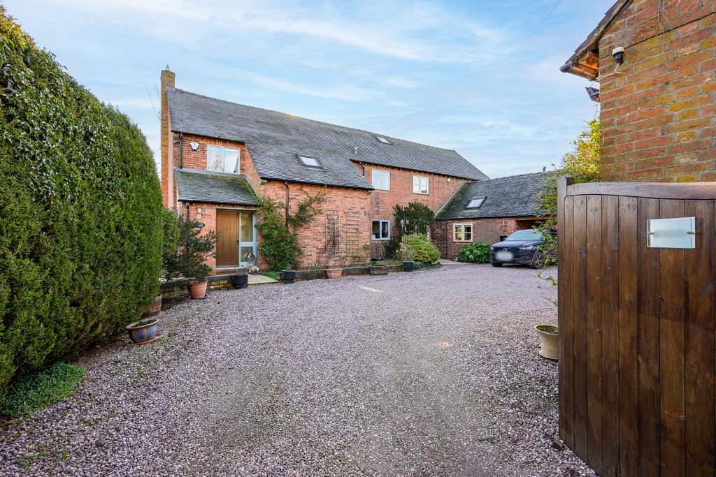 Property photo 1 of 32 Entrance Gates