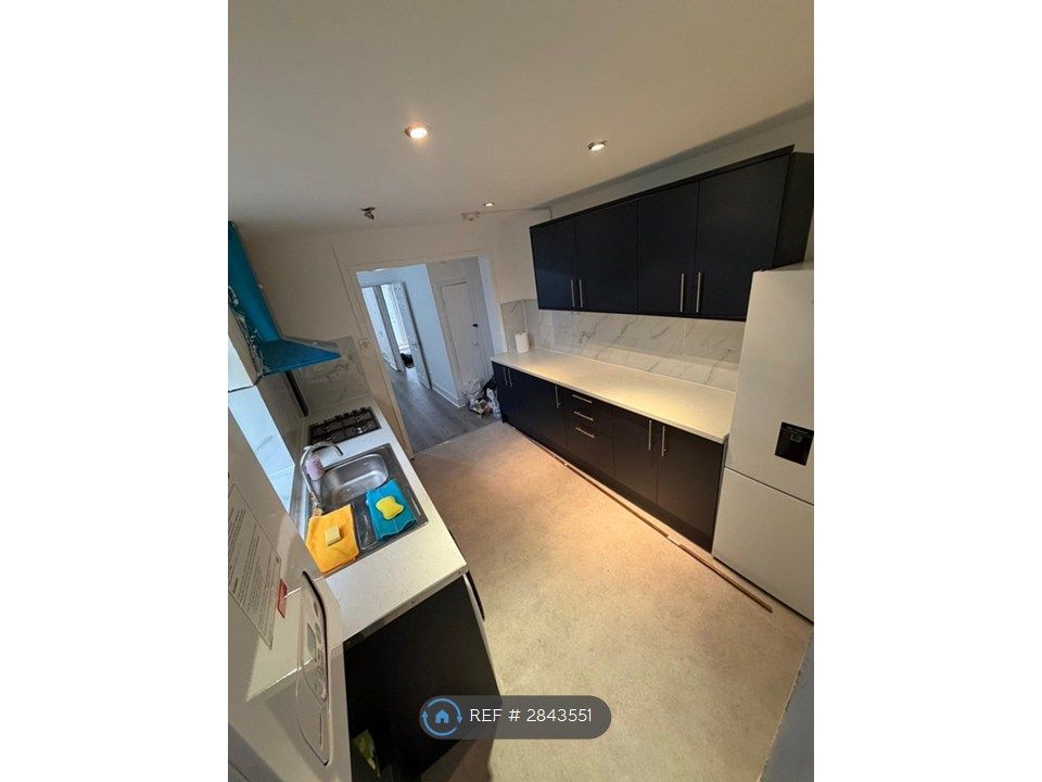 Property photo 2 of 14 Kitchen