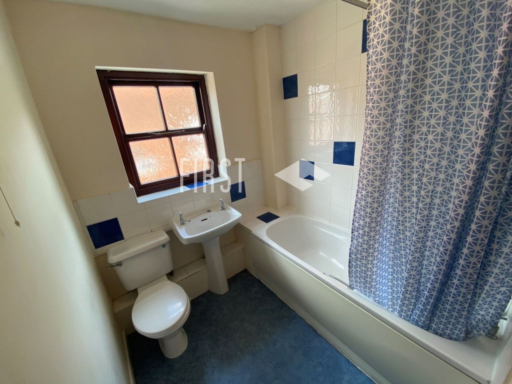 Property photo 2 of 4 Bathroom