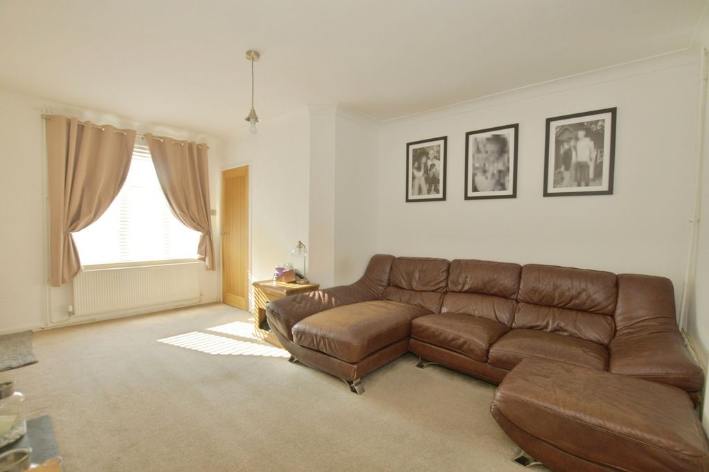 Property photo 2 of 17 Photo