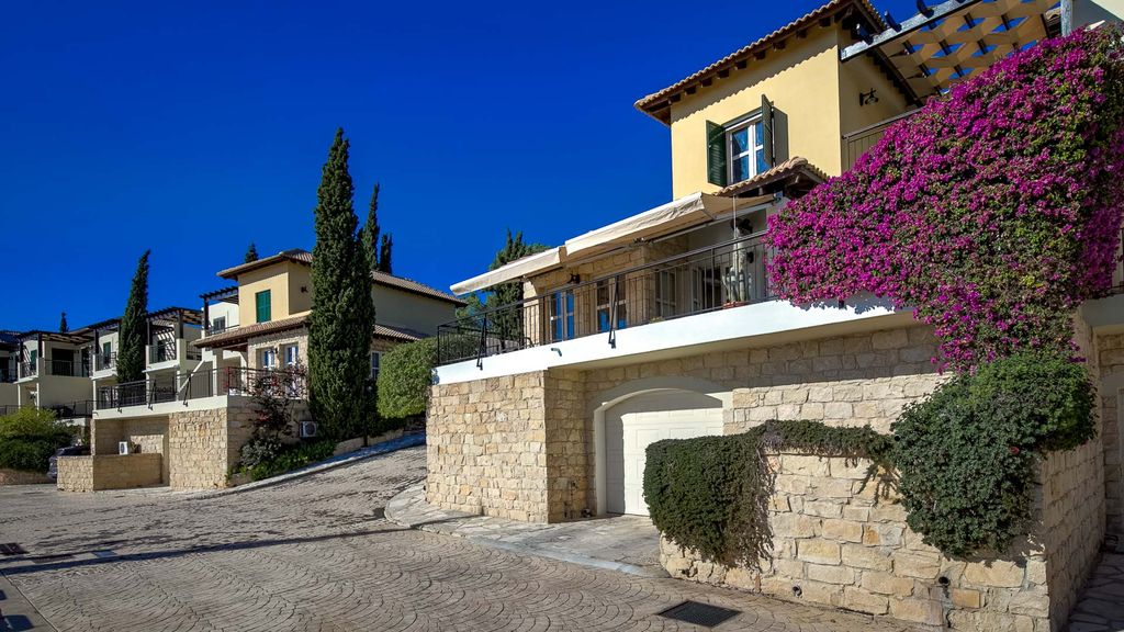 Property photo 3 of 40