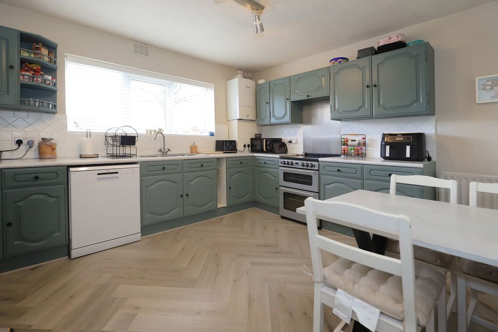 Property photo 2 of 30