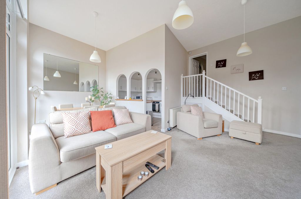 Property photo 2 of 15 1394457-23-694Aa7...