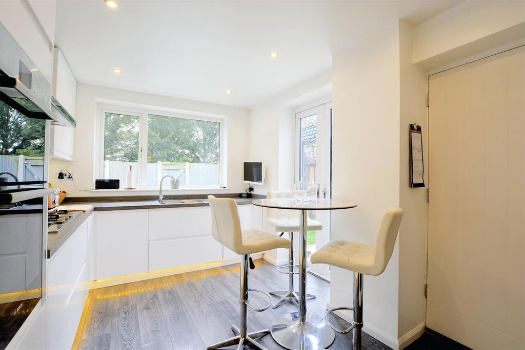 Property photo 2 of 29 Breakfast Kitchen