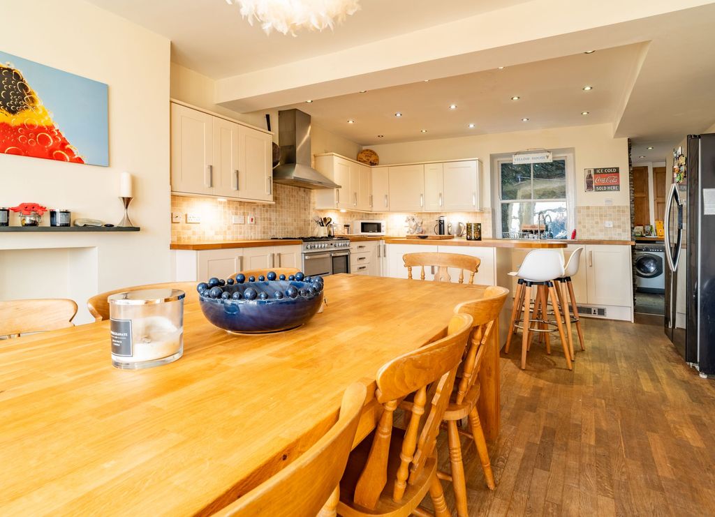 Property photo 3 of 37