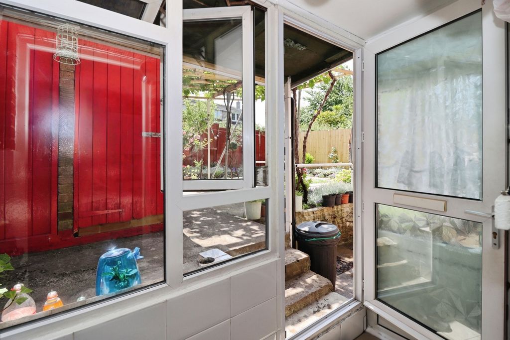 Property photo 3 of 17 Conservatory