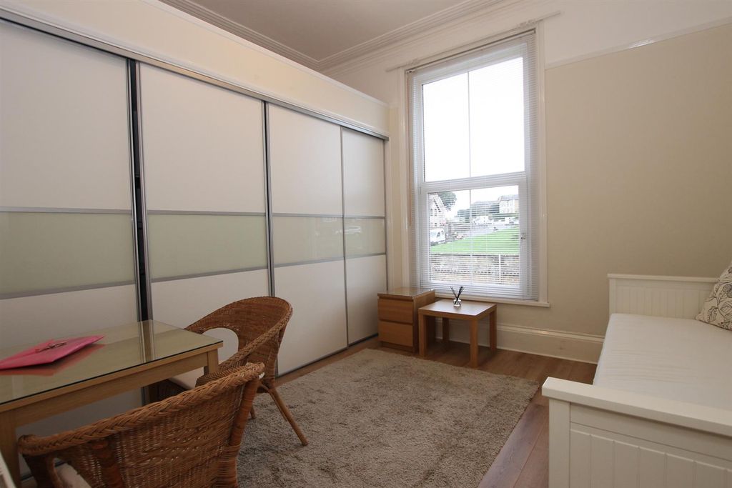 Property photo 3 of 8 .