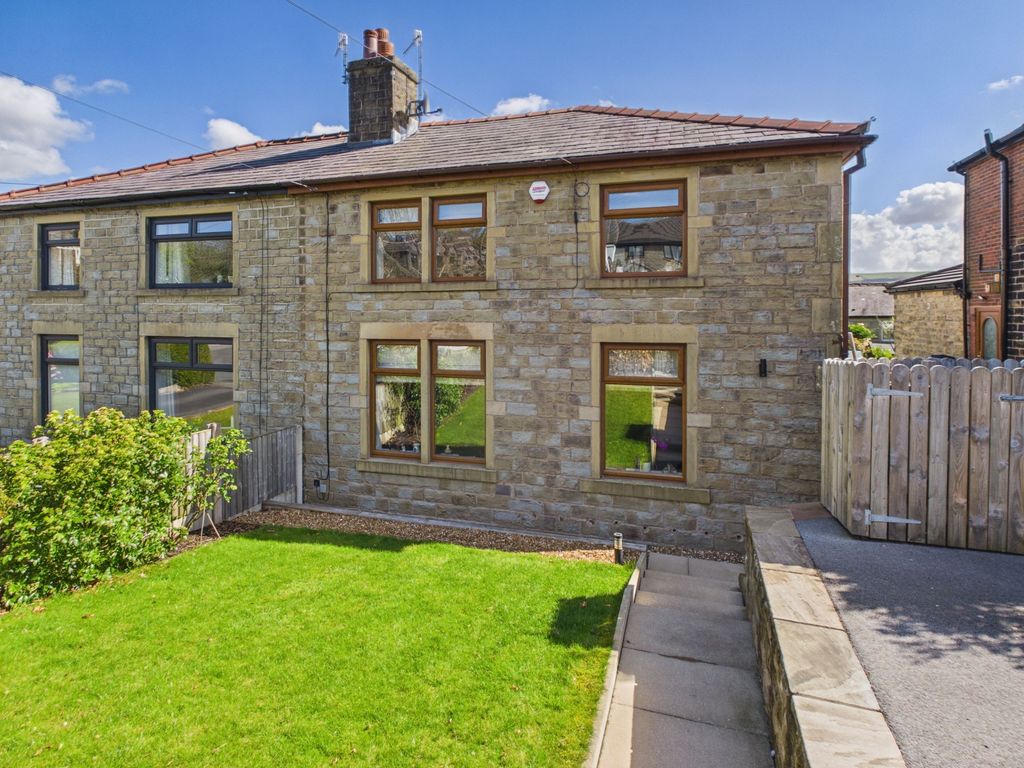 Property photo 2 of 28 Cam02093G0-Pr0084-Still036