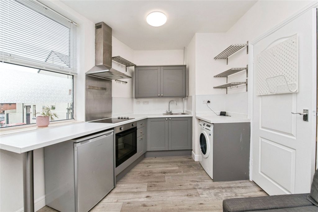 Property photo 2 of 12 Picture No. 23