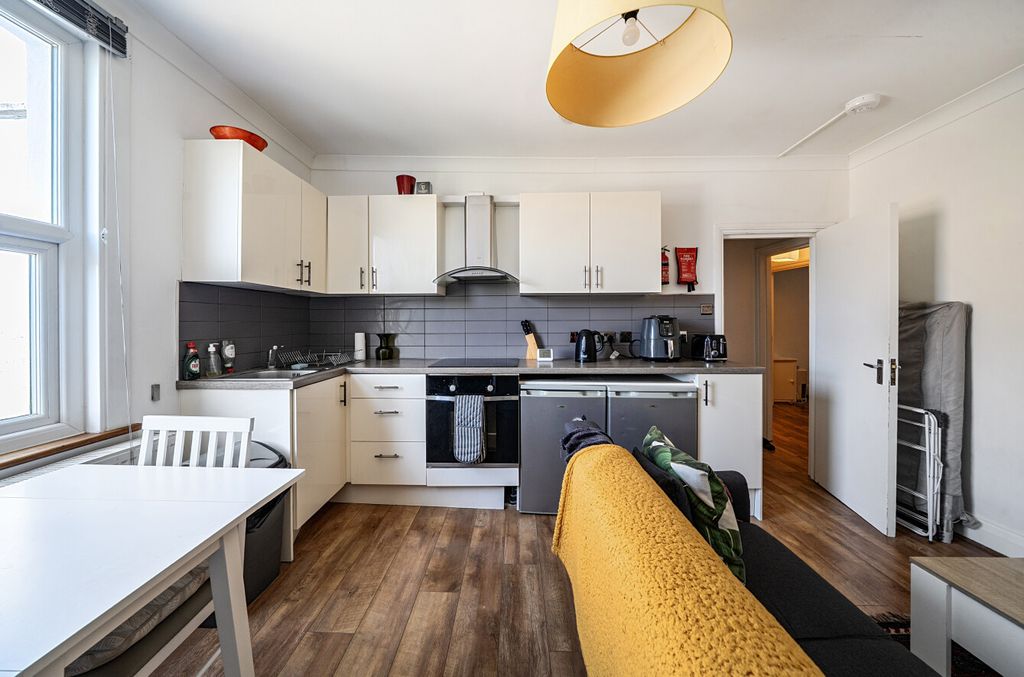 Property photo 3 of 11 1482491-9-6A3E5ce...