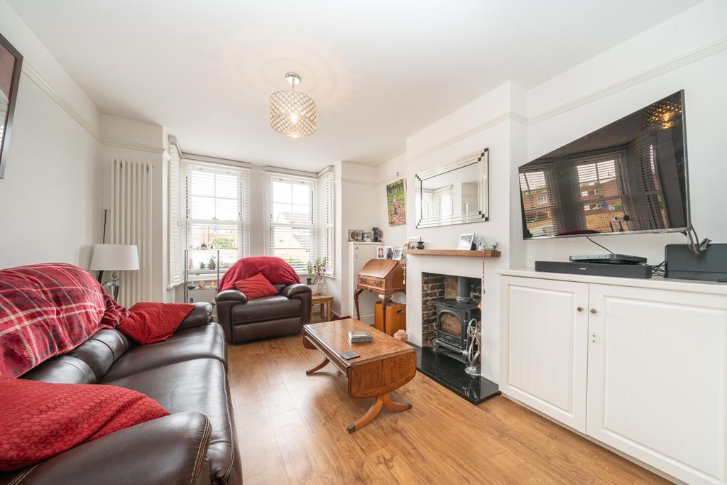 Property photo 3 of 13 72-Kingsland-Road-4465