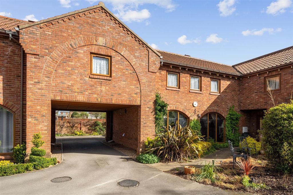 Property photo 1 of 26