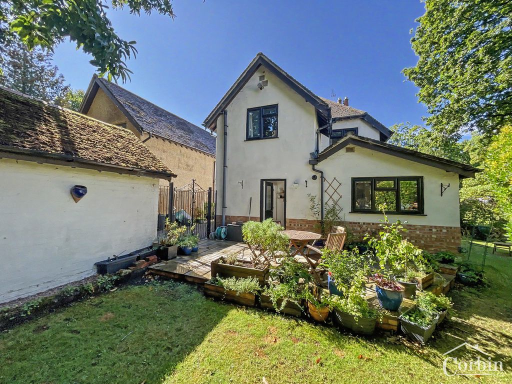 Property photo 2 of 18