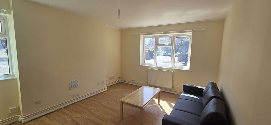 Property photo 1 of 13 1 Bed Flat To Rent Fern Grove, Feltham Tw14