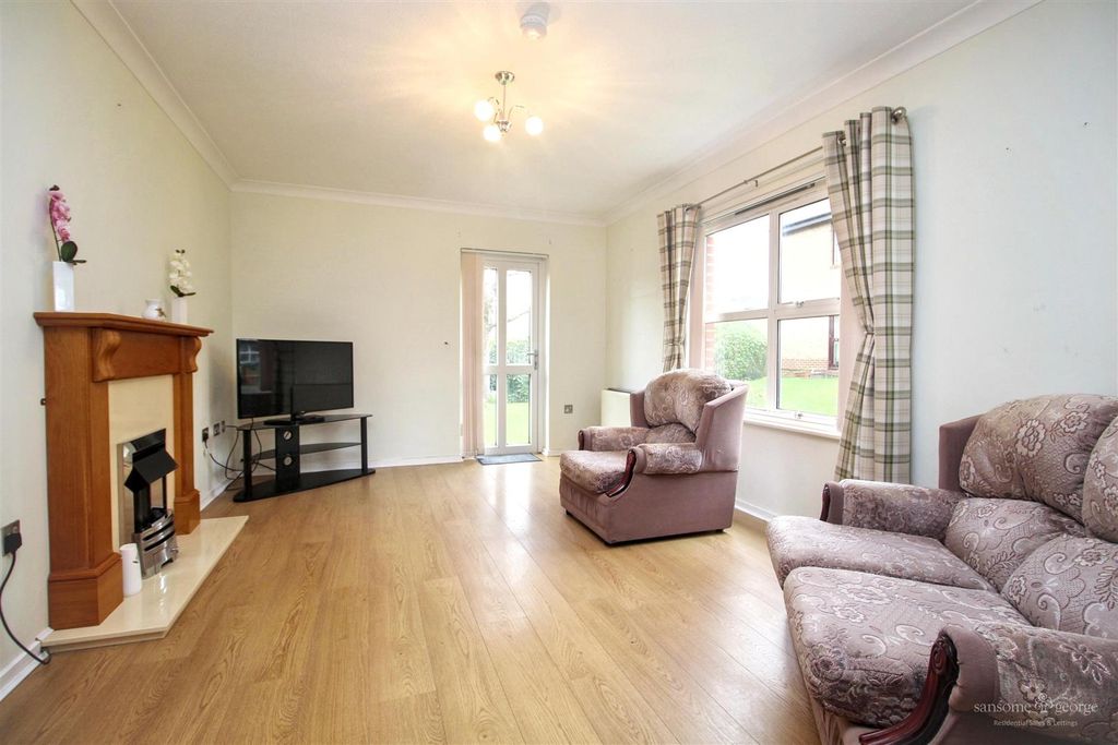 Property photo 2 of 10 Living Room