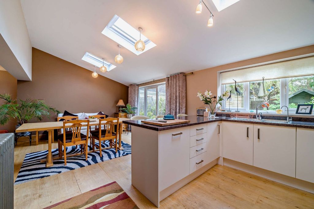 Property photo 2 of 14 Picture No. 10