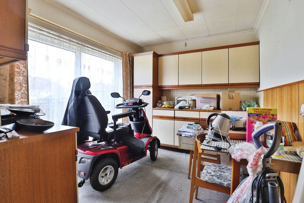 Property photo 3 of 16 Kitchen
