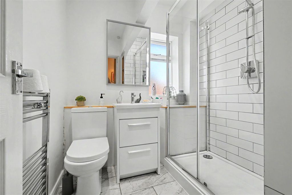 Property photo 3 of 22 Bathroom_2.Jpeg