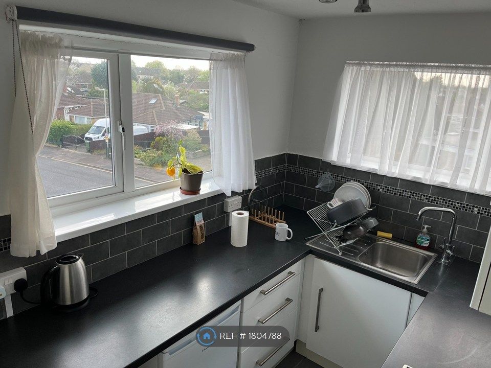 Property photo 3 of 7 Kitchen